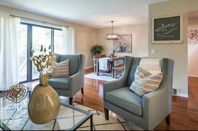 $2,100 | 334 West 5th Street, Waconia, MN 55387