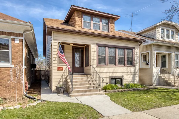 $470,000 | 4917 North Kilbourn Avenue, Chicago, IL 60630