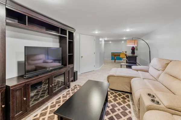 $470,000 | 4917 North Kilbourn Avenue, Chicago, IL 60630