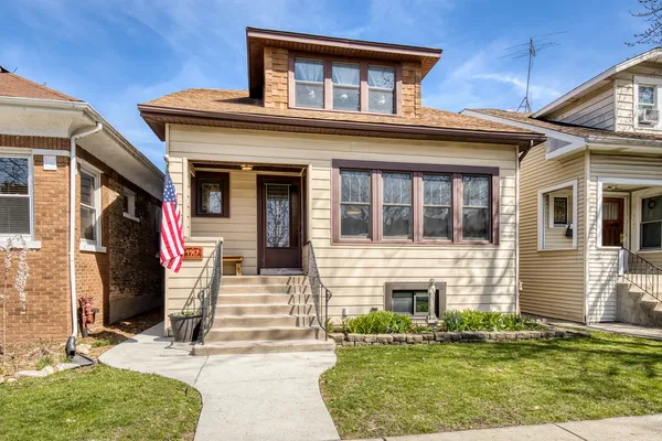 $470,000 | 4917 North Kilbourn Avenue, Chicago, IL 60630