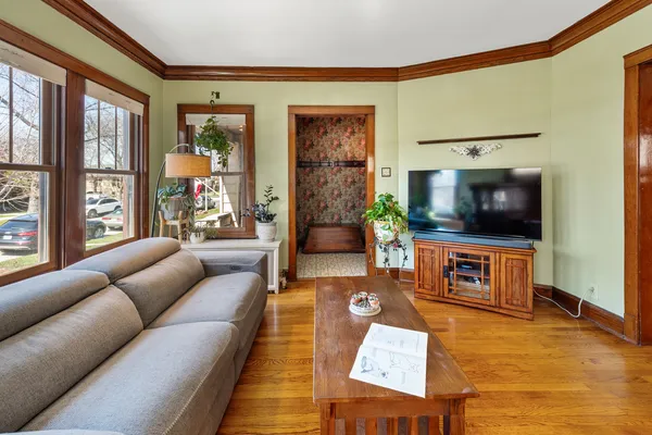 $470,000 | 4917 North Kilbourn Avenue, Chicago, IL 60630