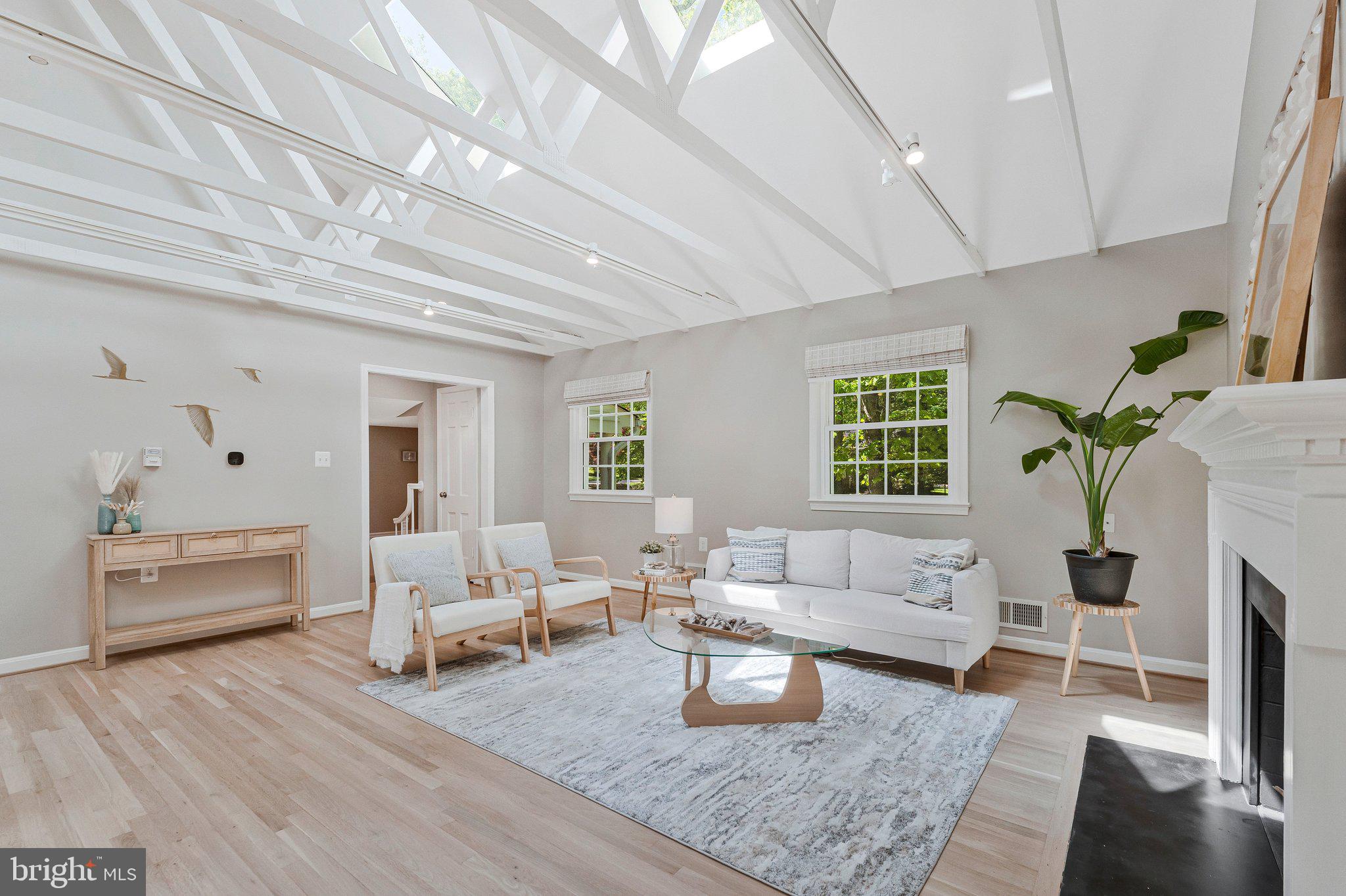 12121 Stirrup Road Reston, VA 20191 - Photo 9 of 67 Stunning Living Room