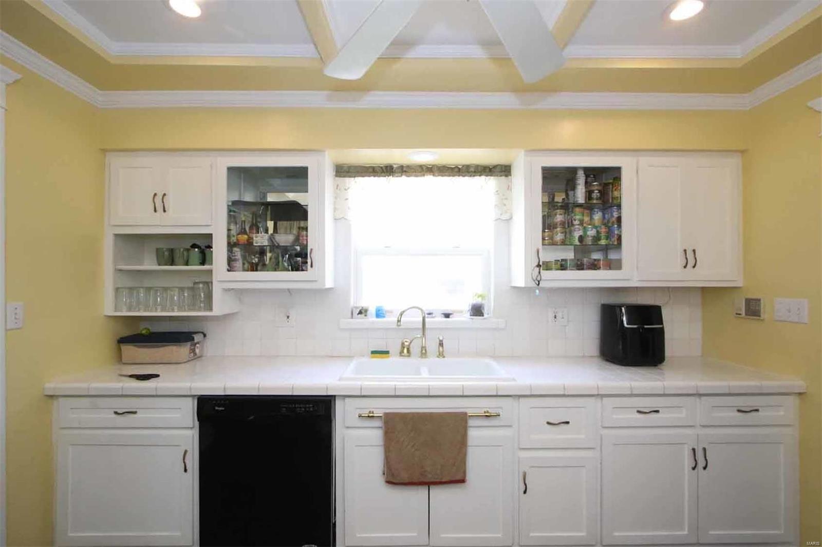 1602 Liberty Street Alton, IL 62002 - Photo 11 of 28 Gallery Image 11