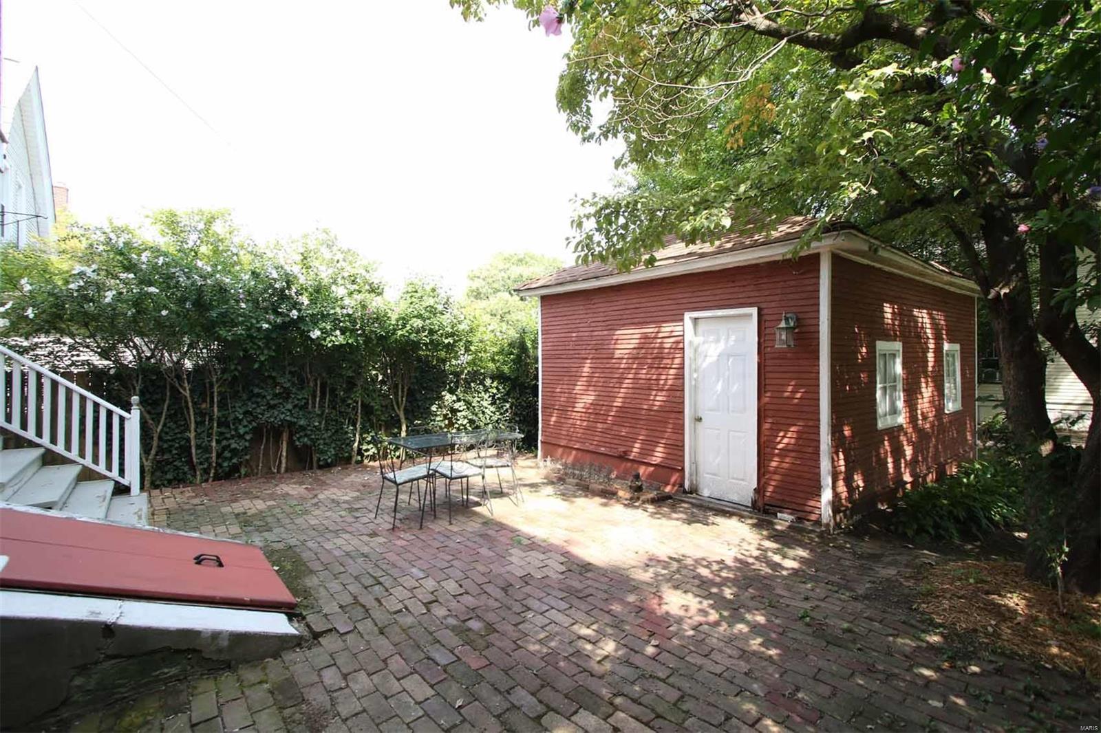 1602 Liberty Street Alton, IL 62002 - Photo 3 of 28 Gallery Image 3