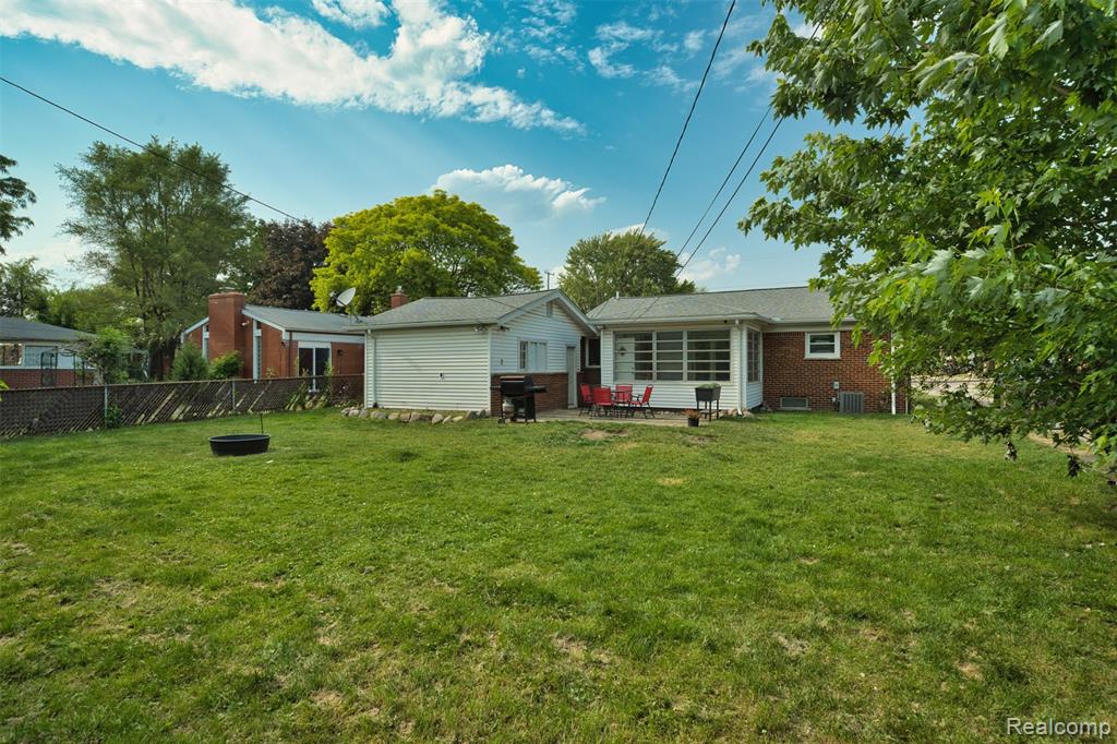 11214 Canal Road Sterling Heights, MI 48314 - Photo 4 of 33 Gallery Image 4