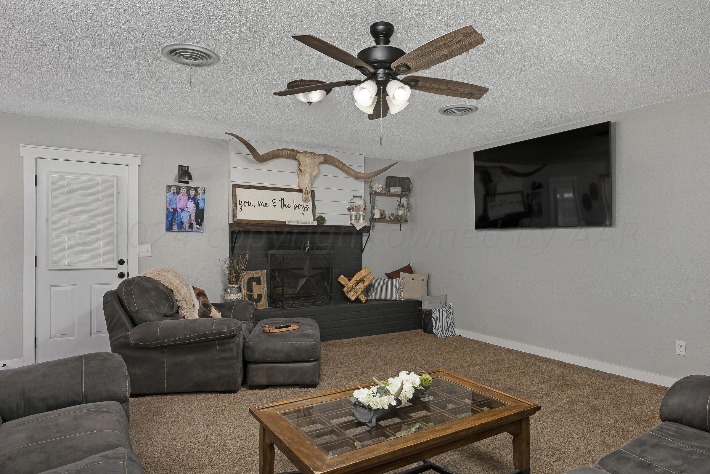 107 Rio Trail Amarillo, TX 79108 - Photo 6 of 24 006_Living Room 2