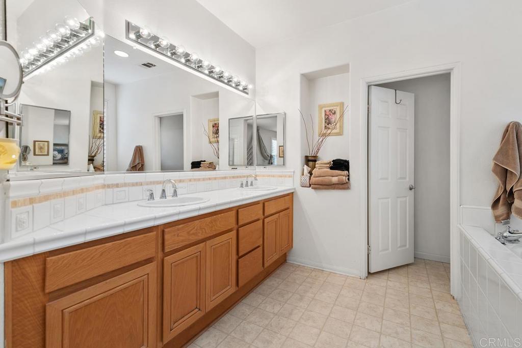 320 Hidden Trails Road Escondido, CA 92027 - Photo 25 of 38