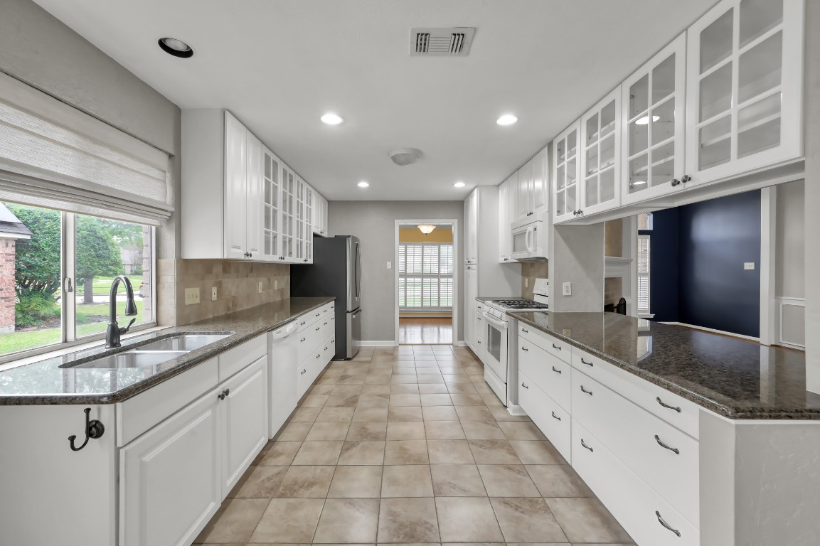 16135 Ridge Park Drive Houston, TX 77095 - Photo 13 of 27 a large kitchen with stainless steel appliances double vanity and a sink