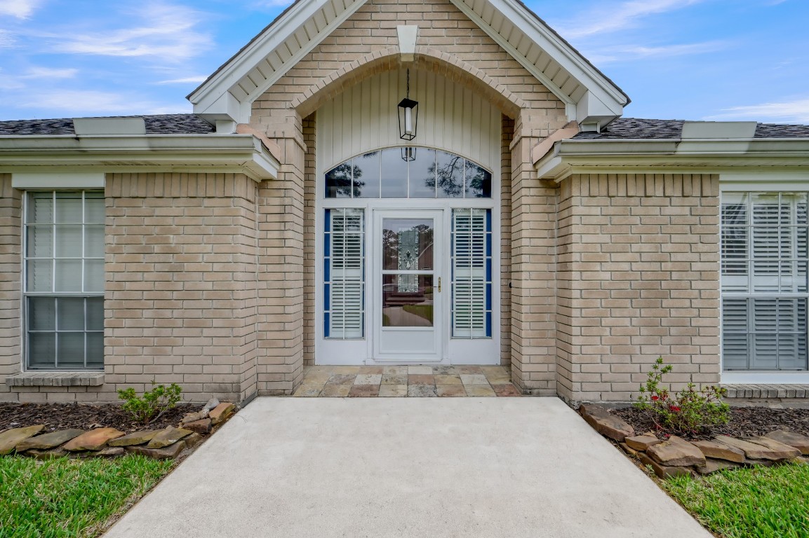 16135 Ridge Park Drive Houston, TX 77095 - Photo 4 of 27 a front view of a house with a garden