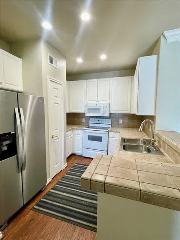 $1,750 | 2400 McCue Road, Unit 326, Houston, TX 77056