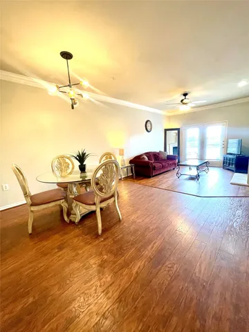 $1,750 | 2400 McCue Road, Unit 326, Houston, TX 77056