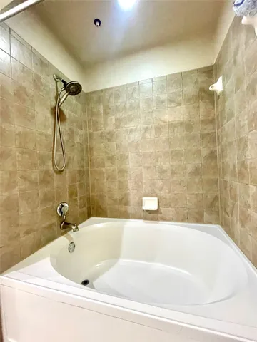 $1,750 | 2400 McCue Road, Unit 326, Houston, TX 77056