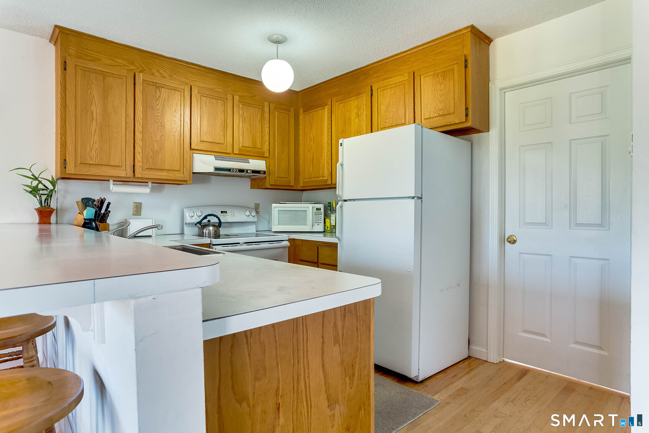 18 Atlantic Avenue Groton, CT 06340 - Photo 4 of 33