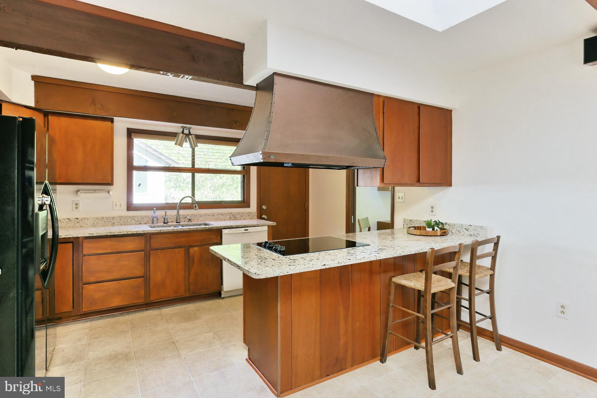 11302 Fieldstone Lane Reston, VA 20191 - Photo 12 of 48 Eat-Up Counter Space