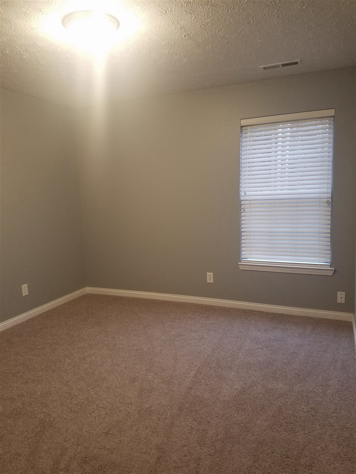 10101 Chatteris Road Evansville, IN 47725 - Photo 8 of 11 Gallery Image 8