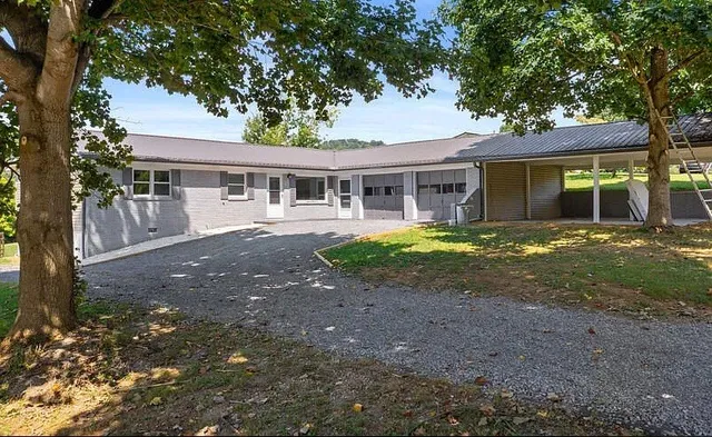 a view of a house with a yard