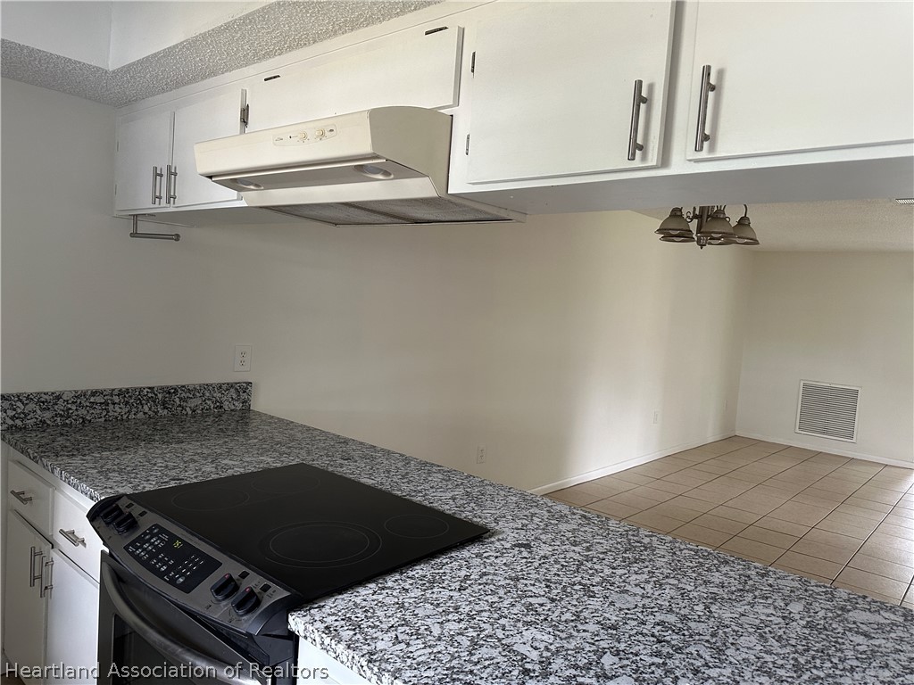 237 Rhapsody Avenue Lake Placid, FL 33852 - Photo 5 of 18 a close view of kitchen appliances