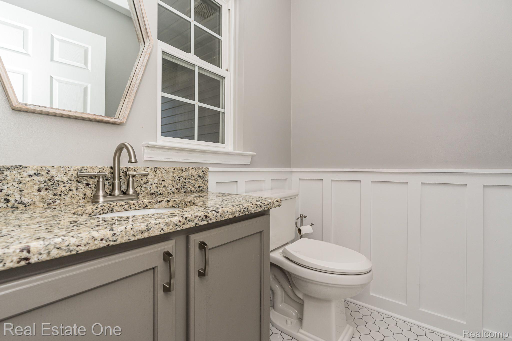3267 Bathurst Avenue Rochester, MI 48309 - Photo 10 of 37 Gallery Image 10