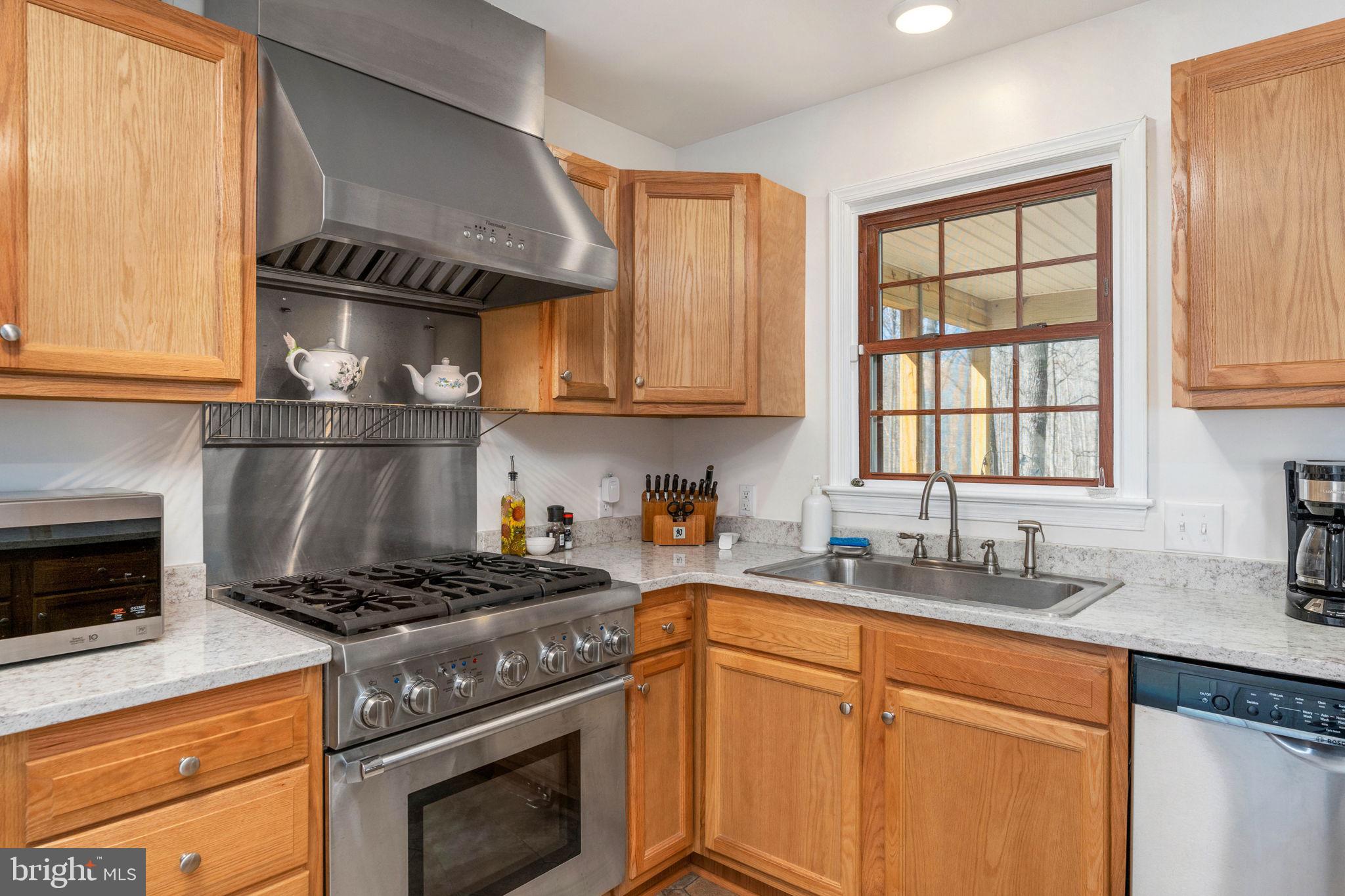 5419 Hoover Road Reva, VA 22735 - Photo 19 of 36 GAS RANGE