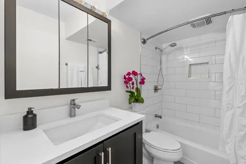 $425,000 | 1622 North St Michaels Court, Unit 1622, Chicago, IL 60614