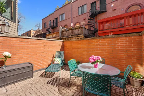 $425,000 | 1622 North St Michaels Court, Unit 1622, Chicago, IL 60614
