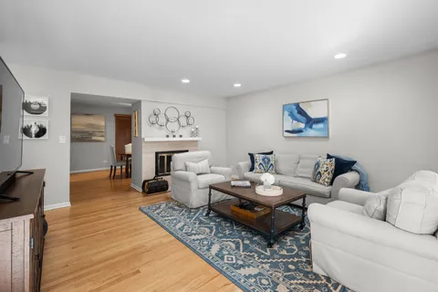 $425,000 | 1622 North St Michaels Court, Unit 1622, Chicago, IL 60614