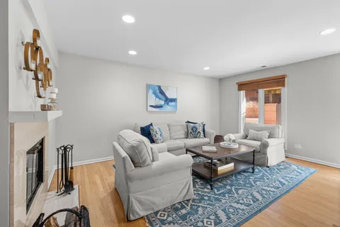 $425,000 | 1622 North St Michaels Court, Unit 1622, Chicago, IL 60614