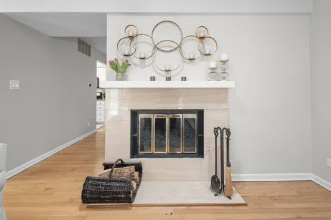 $425,000 | 1622 North St Michaels Court, Unit 1622, Chicago, IL 60614