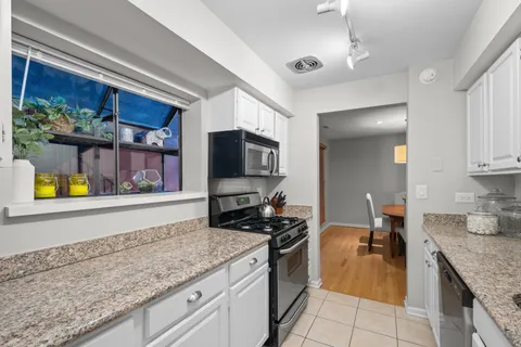 $425,000 | 1622 North St Michaels Court, Unit 1622, Chicago, IL 60614