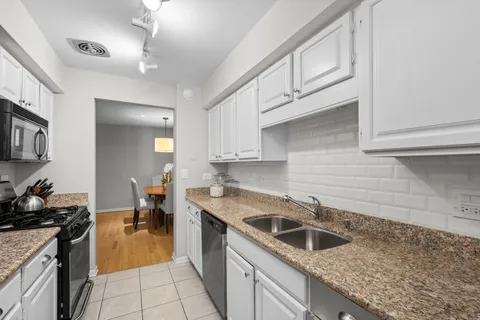 $425,000 | 1622 North St Michaels Court, Unit 1622, Chicago, IL 60614
