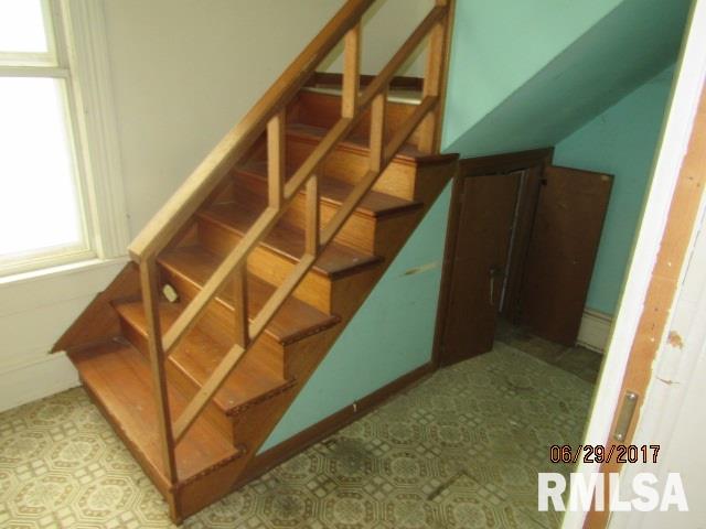 646 3rd Avenue South Clinton, IA 52732 - Photo 7 of 11 Gallery Image 7
