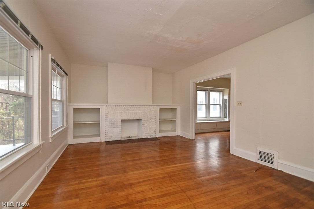 3278 Yorkshire Road Cleveland, OH 44118 - Photo 4 of 21 Living Room