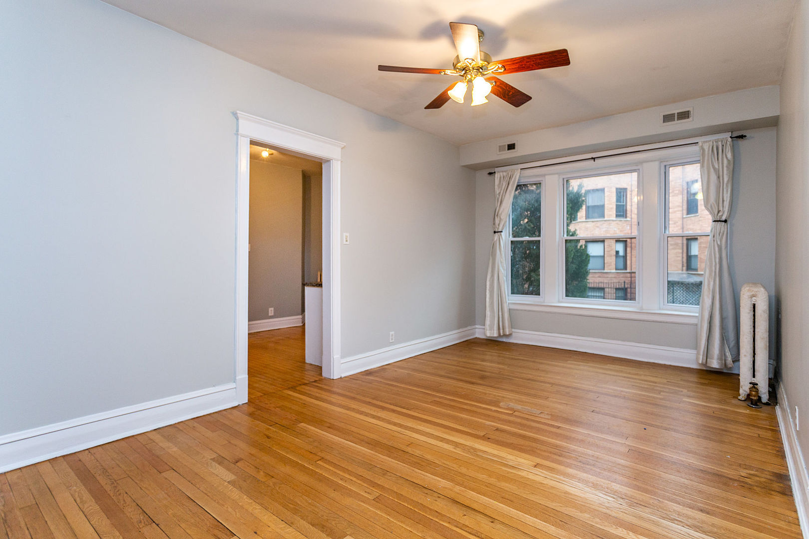 923 West Sheridan Road, Unit 1 Chicago, IL 60613 - Photo 9 of 18