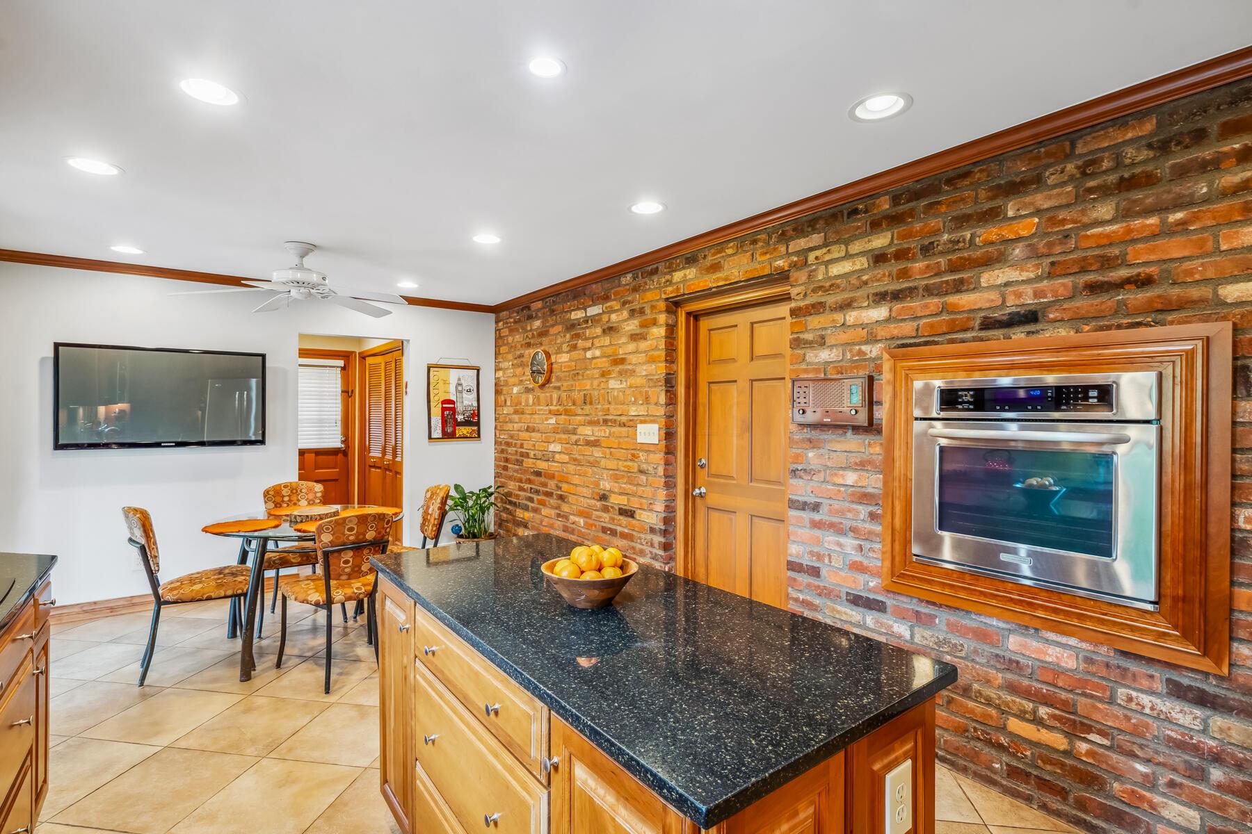 879 Lynbrook Road Columbus, OH 43235 - Photo 9 of 43 Kitchen