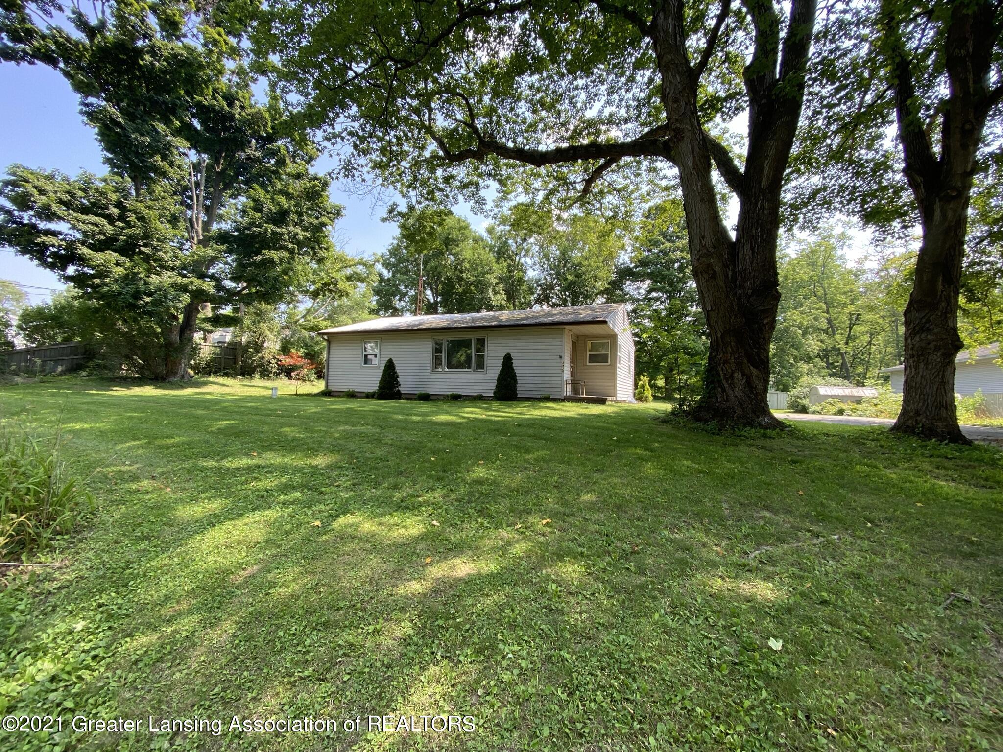 2920 Clinton Road Lansing, MI 48906 - Photo 1 of 27 IMG_6213