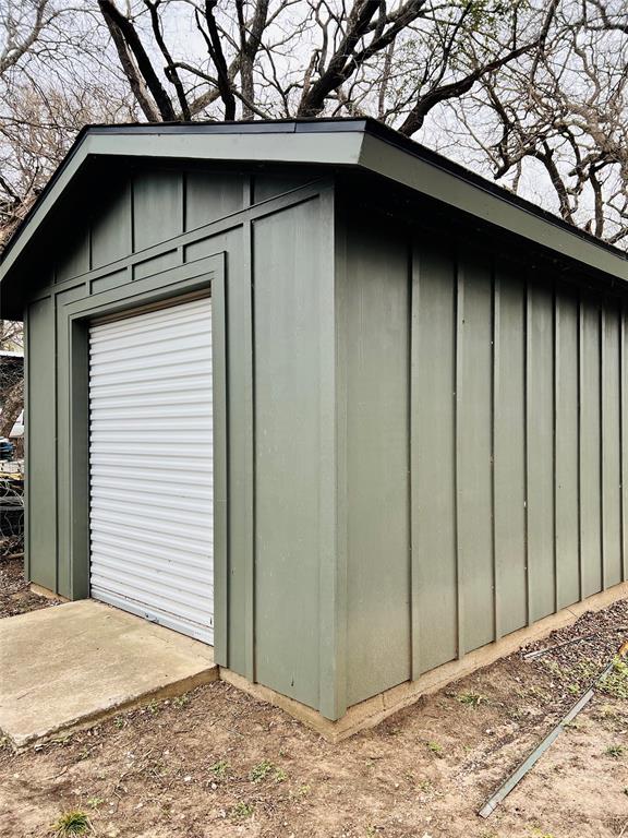 313 North Cage Street Hamilton, TX 76531 - Photo 7 of 8 a backyard of a house