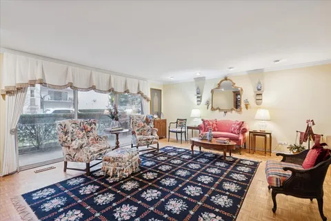 $349,500 | 411 Ashland Avenue, Unit 1A, River Forest, IL 60305