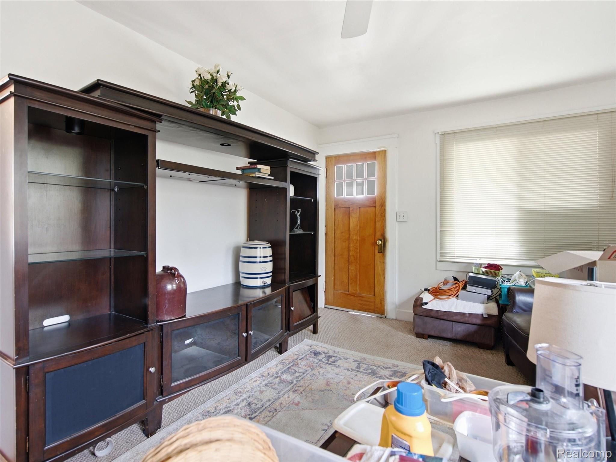 305 Renshaw Avenue Clawson, MI 48017 - Photo 15 of 37 13-DSC04765.jpg