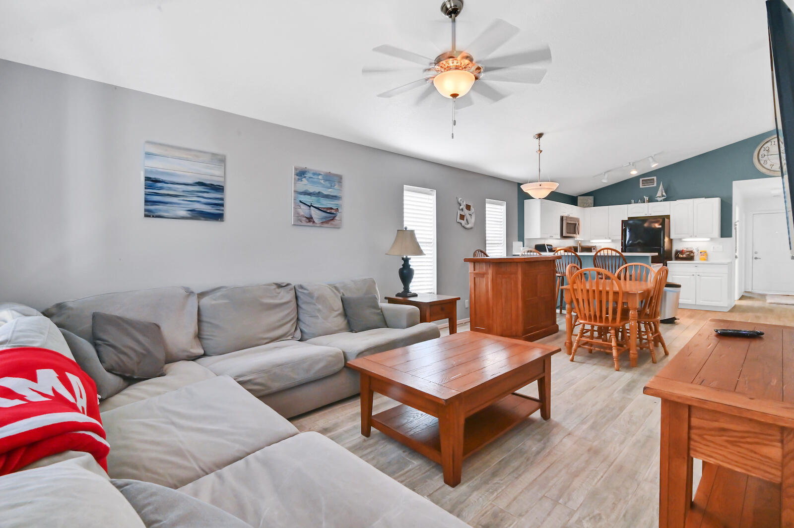 1077 Via Jardin Riviera Beach, FL 33418 - Photo 11 of 20 17 Living room 01