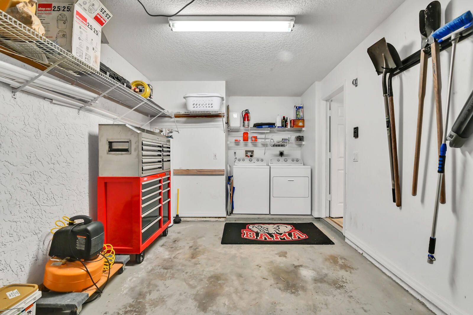 1077 Via Jardin Riviera Beach, FL 33418 - Photo 14 of 20 14 Garage 01