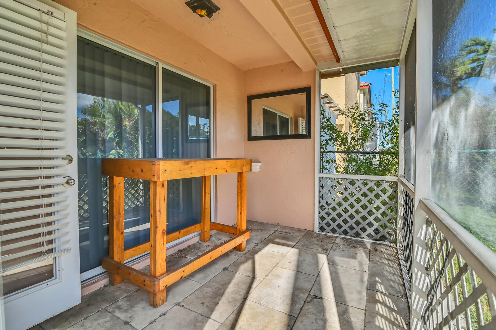 1077 Via Jardin Riviera Beach, FL 33418 - Photo 16 of 20 18 Patio 01
