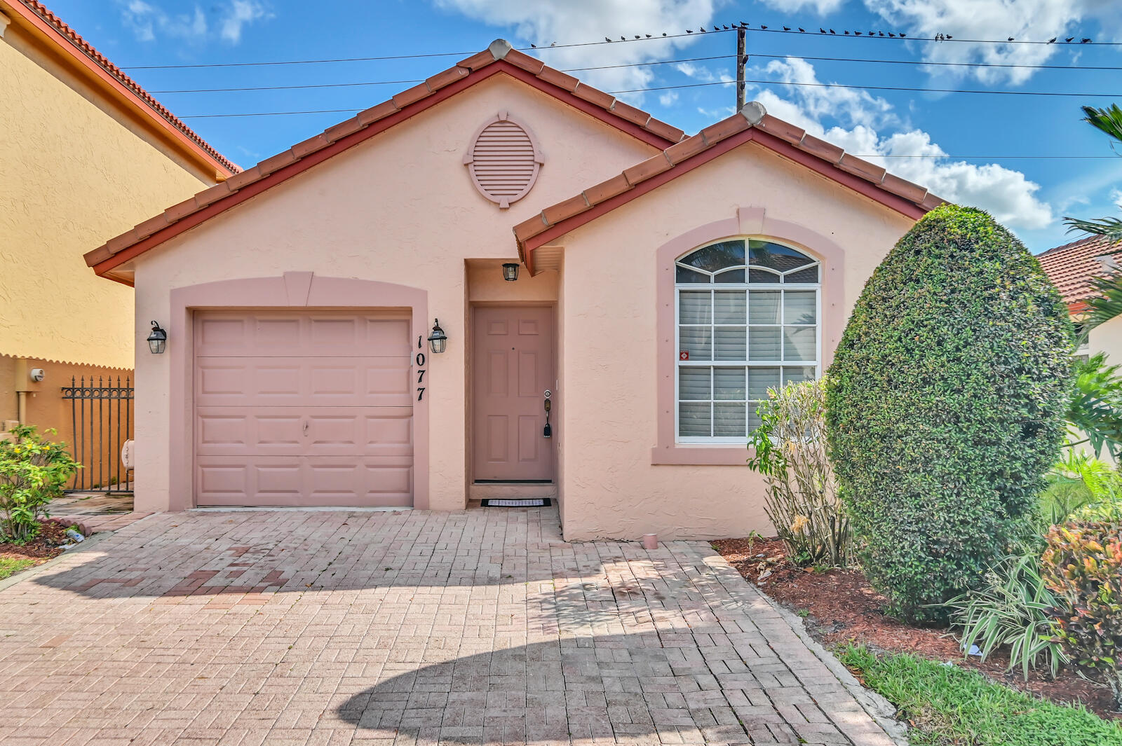 1077 Via Jardin Riviera Beach, FL 33418 - Photo 17 of 20 02 Front 02