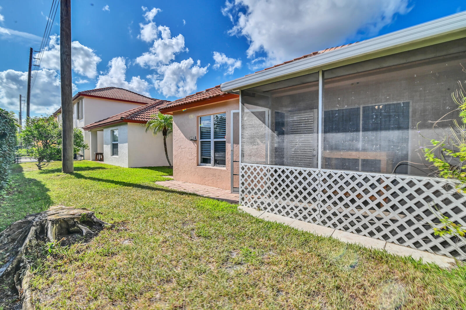 1077 Via Jardin Riviera Beach, FL 33418 - Photo 2 of 20 20 Patio 02