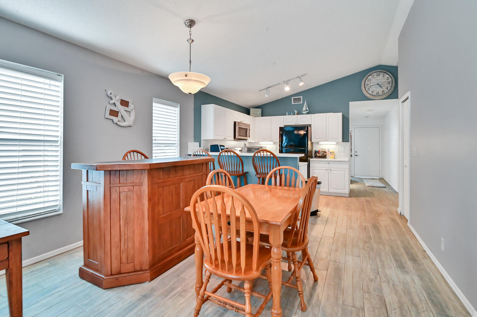 1077 Via Jardin Riviera Beach, FL 33418 - Photo 4 of 20 10 Dining room 01