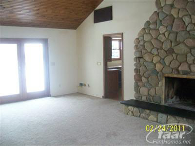 4554 Silver Lake Road Linden, MI 48451 - Photo 7 of 10 20252525-6.JPG