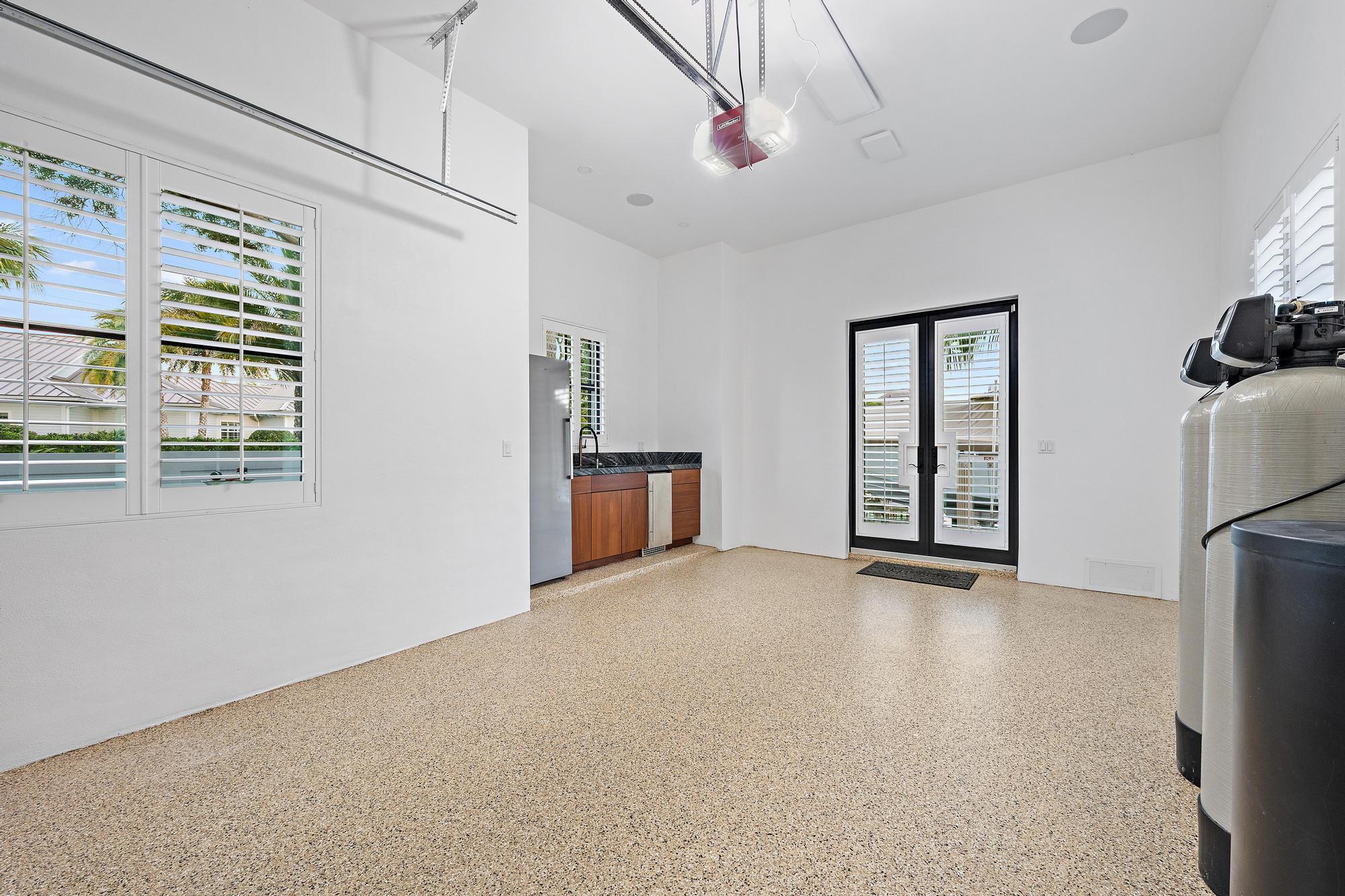 942 Pompano Drive Jupiter, FL 33458 - Photo 17 of 70 942 Pompano Dr-16