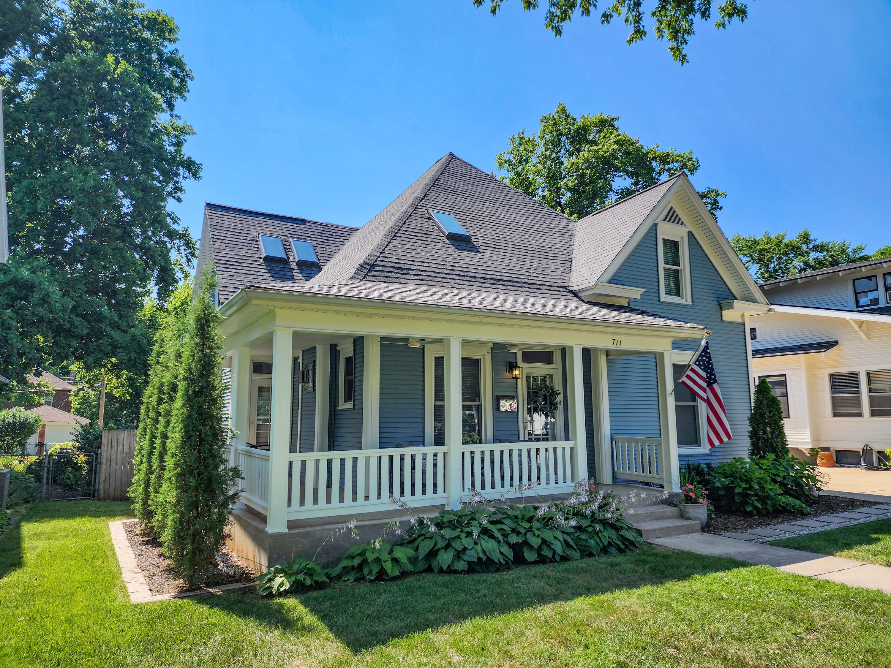711 South Weller Avenue Springfield, MO 65802 - Photo 1 of 1 002
