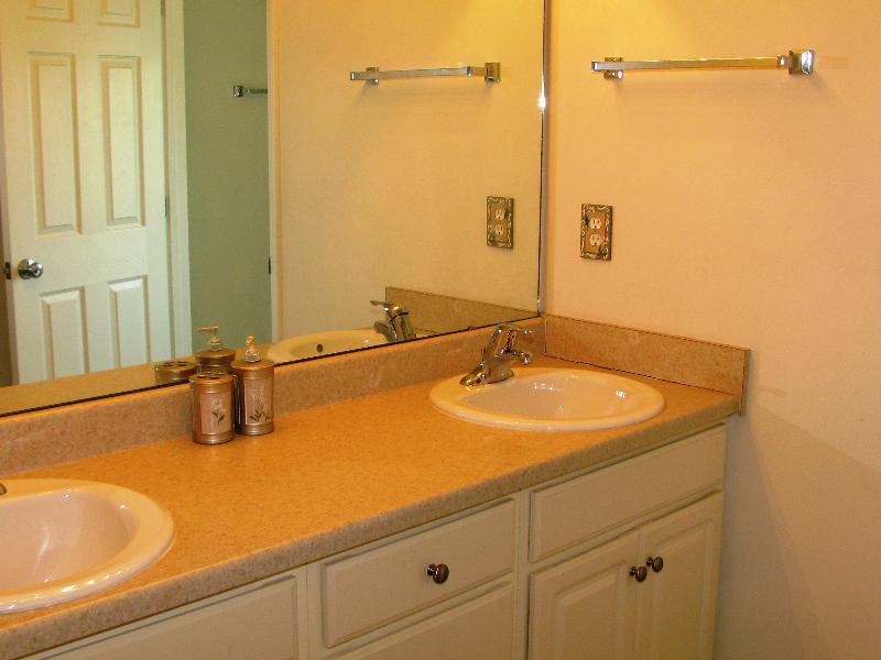 5708 Cortland Road Roanoke, VA 24019 - Photo 13 of 25 Master Bath