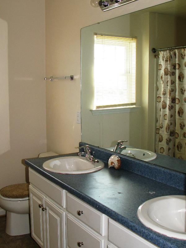 5708 Cortland Road Roanoke, VA 24019 - Photo 19 of 25 Full Bath Upper Level