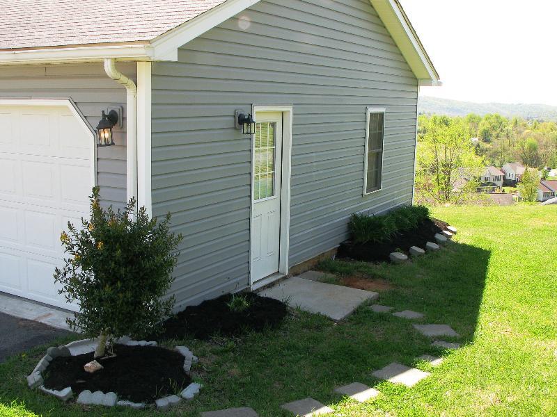 5708 Cortland Road Roanoke, VA 24019 - Photo 24 of 25 Side